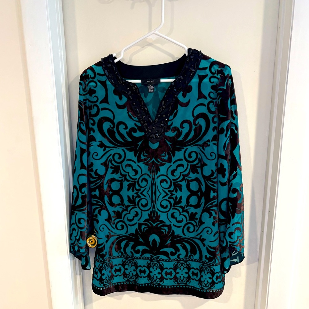 Alfani teal and black design top Size 4